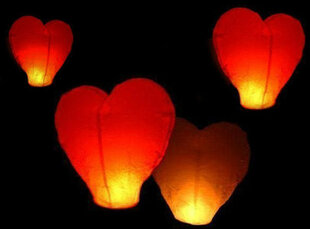 Širdies formos raudonos spalvos dangaus žibintų rinkinys (10 vnt.) kaina ir informacija | Dekoracijos šventėms | pigu.lt